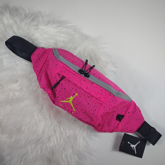 Nike Handbags - SOLD- Nike Poolside Cross Body Hip Pack - NWT